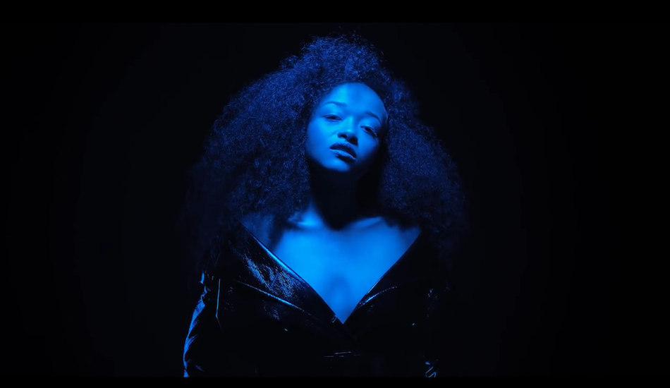 Shay Lia extrait du clip Blue