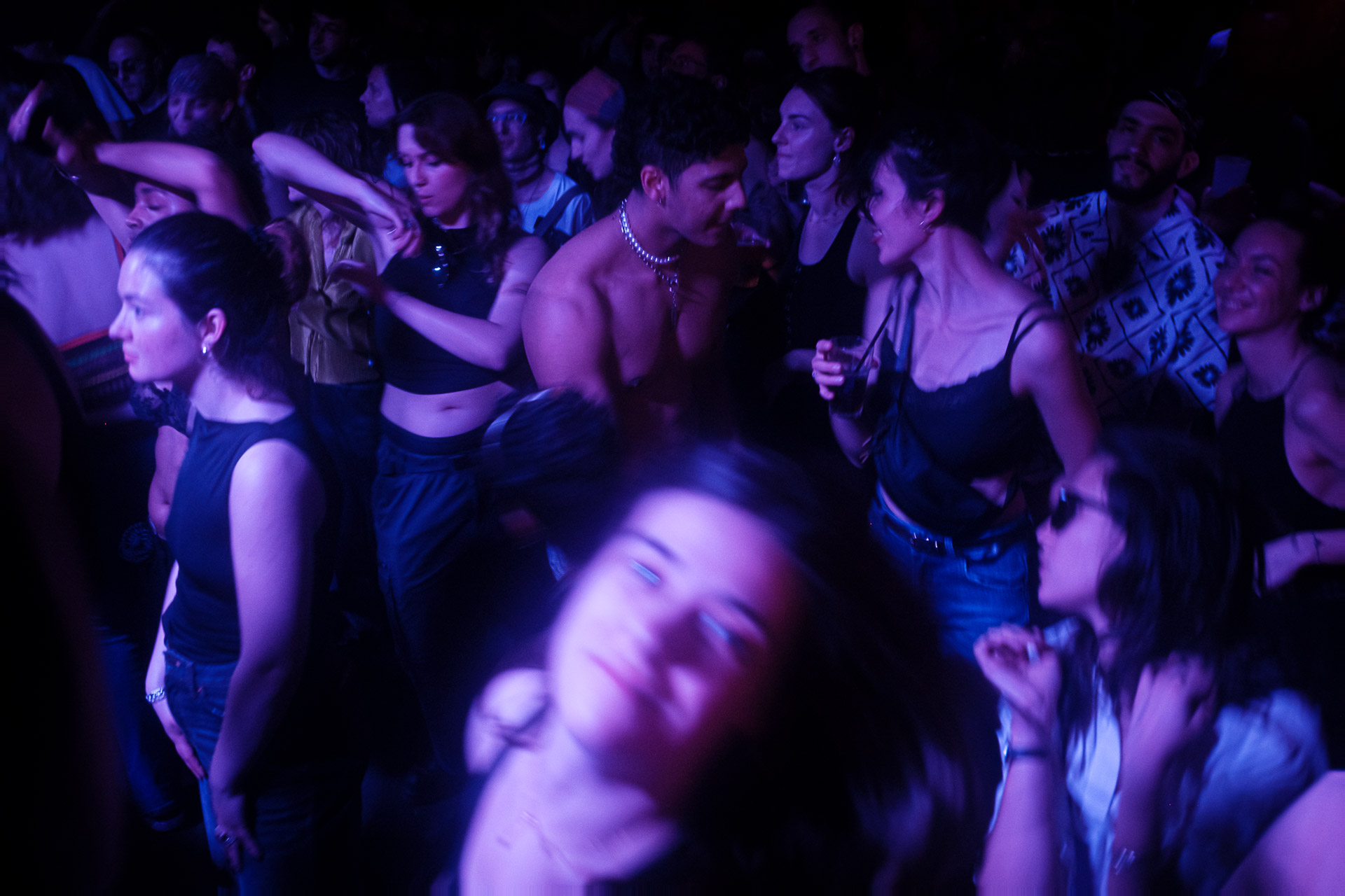 Pourquoi la techno nous donne envie de danser ?