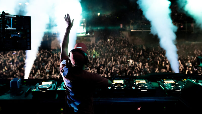 DJs
