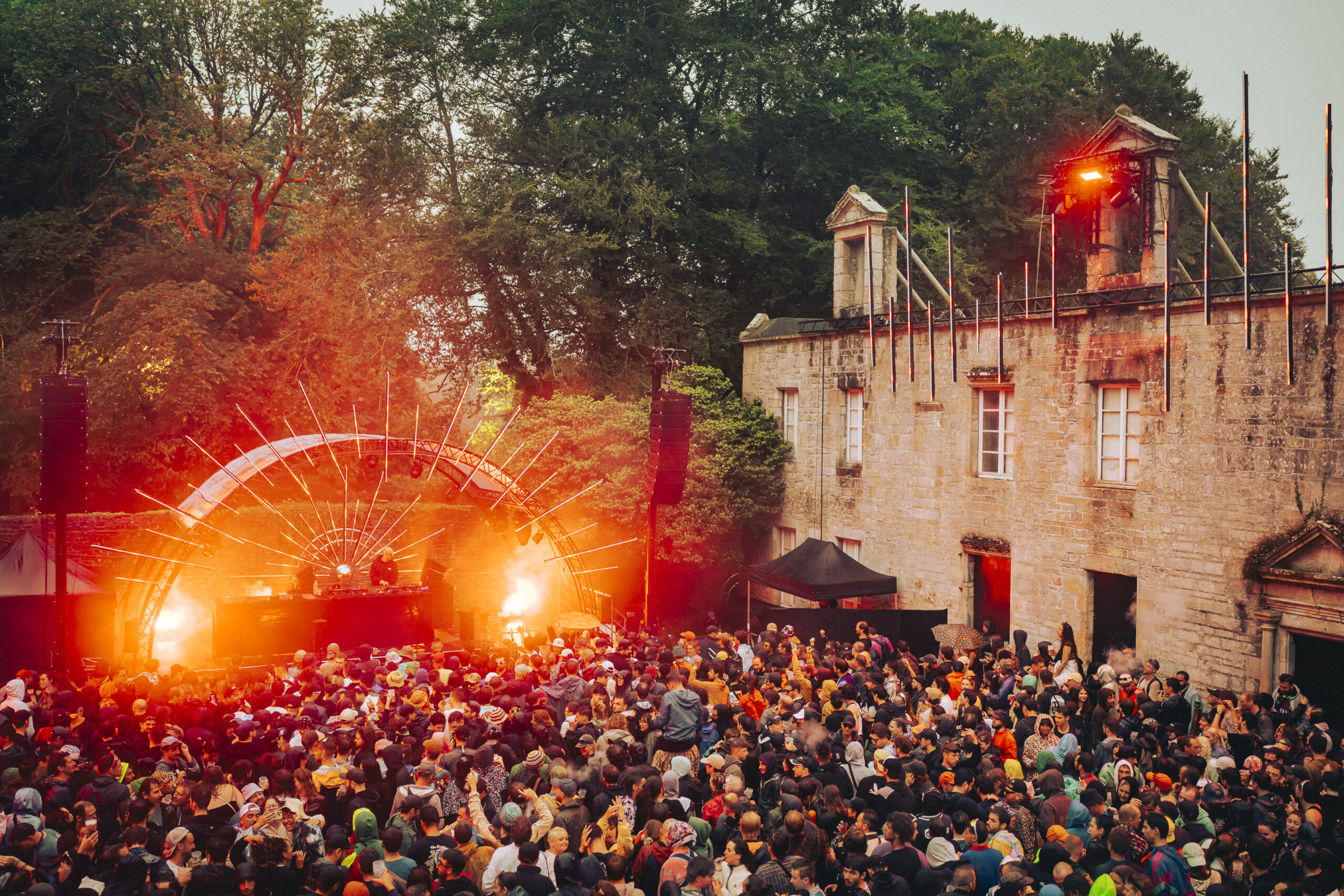 Astropolis 2025, techno et clim’ naturelle | LIVE REPORT