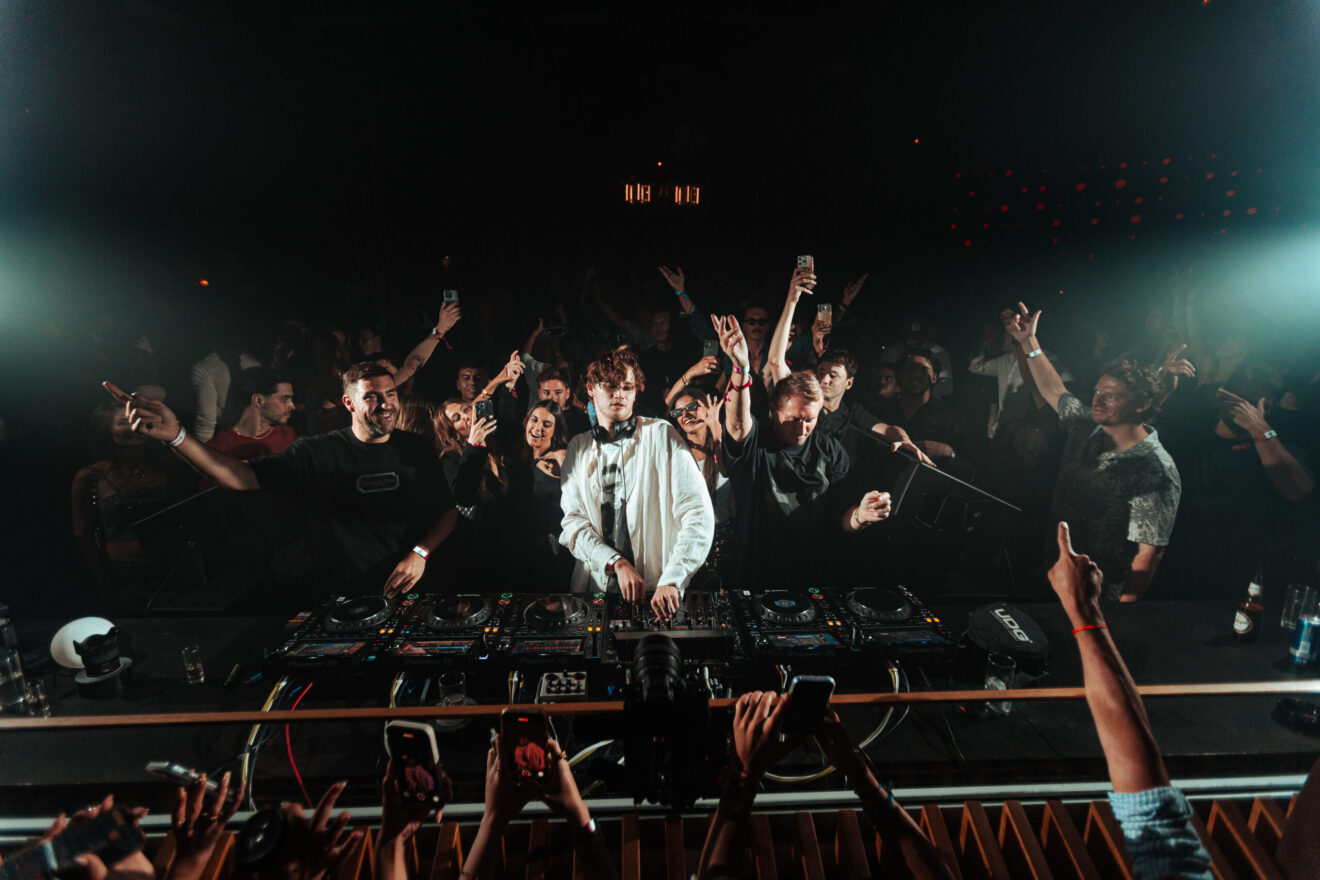 On était à la résidence de Mau P au mythique Pacha d’Ibiza