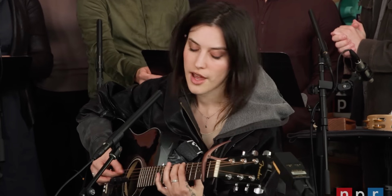 À voir : le Tiny Desk surprise d’Oklou