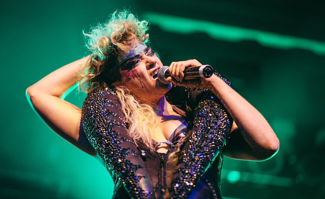 Peaches : deux docus pour (re)découvrir l’icône de l’électroclash queer !