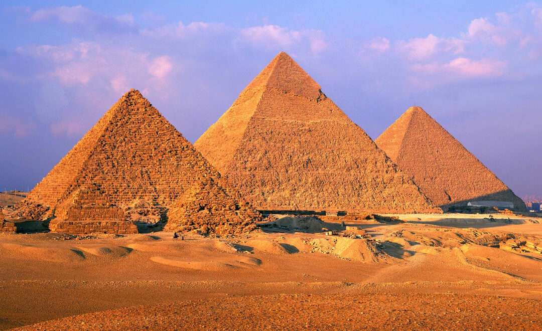 Pyramides de Gizeh : the show must go on ? 
