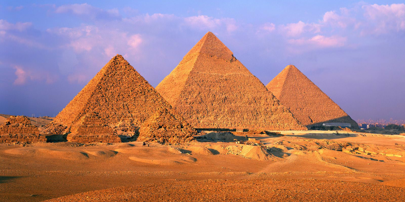 Pyramides de Gizeh : the show must go on ? 