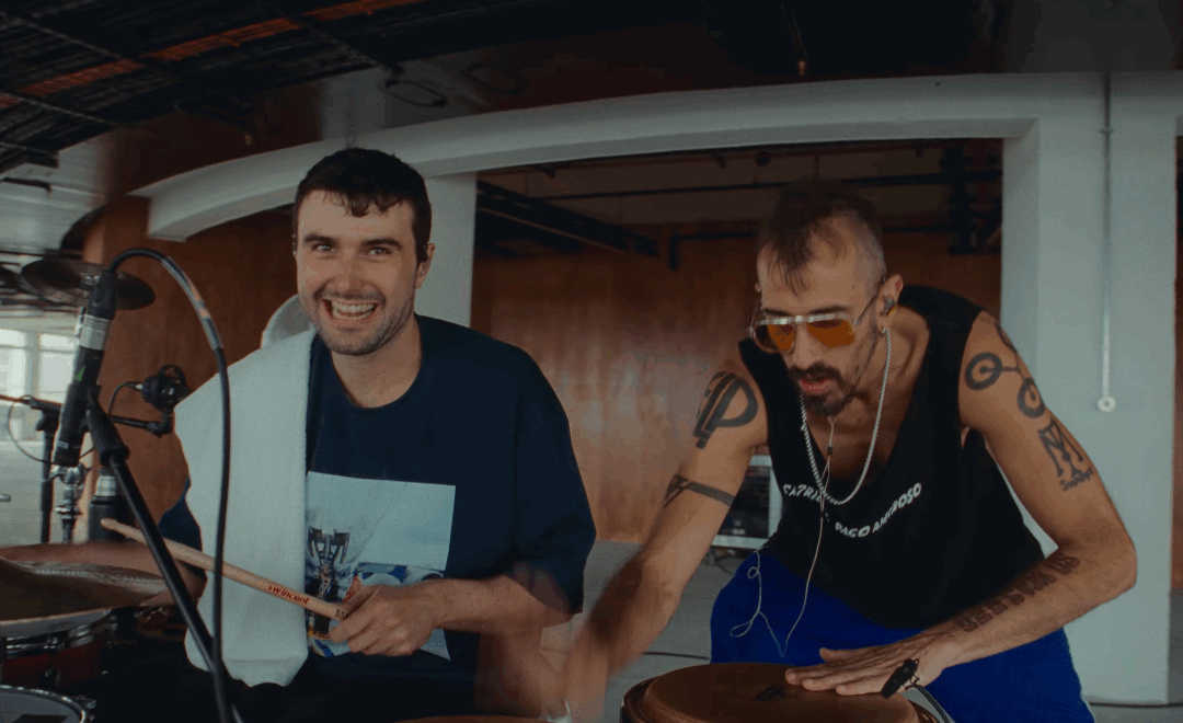 À voir : la performance de « Beto’s Horns » par Ezra Collective, Fred Again.. et CA7RIEL & Paco Amoroso