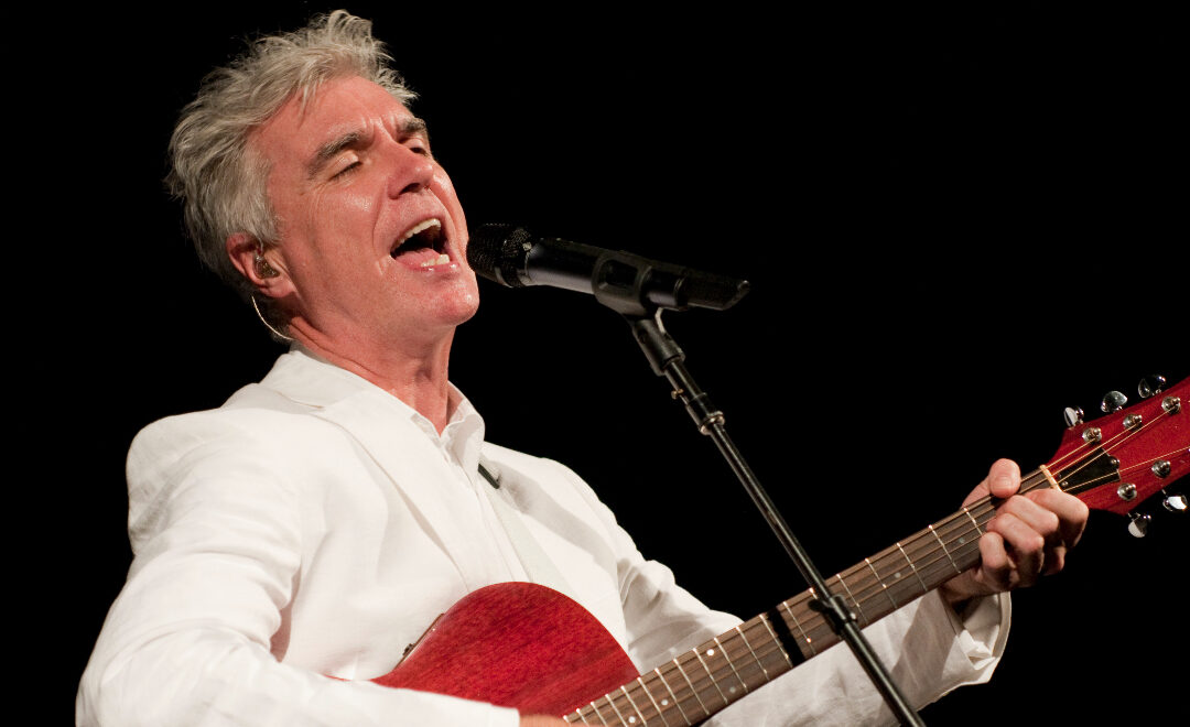 David Byrne et Brian Eno nous rhabillent pour l’hiver avec “T-Shirt” 